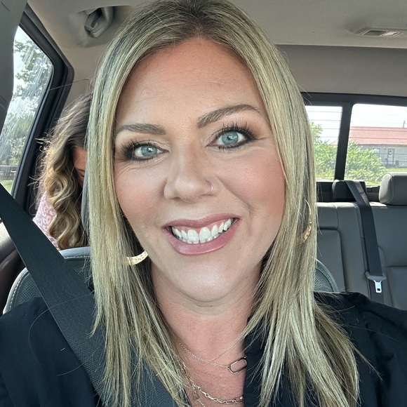 Meet your Posher, Ashlee - Picture 3 of 3